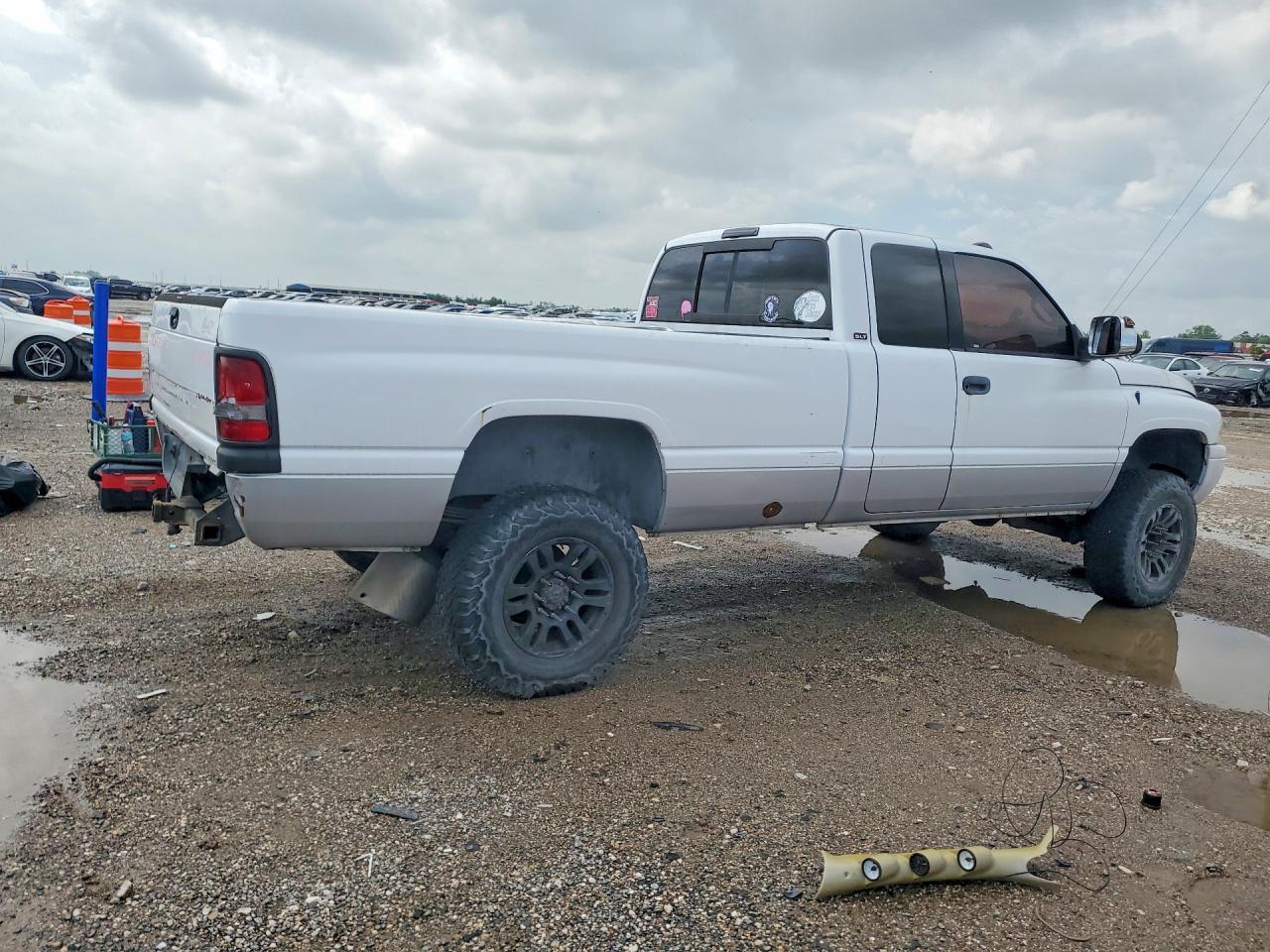 2001 Dodge Ram 2500 - Image 3