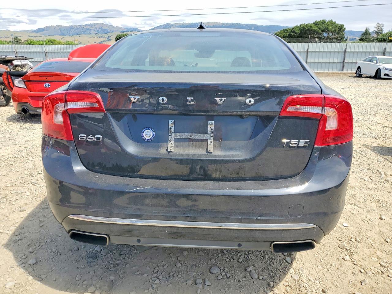 2018 Volvo S60 Inscription - Image 6