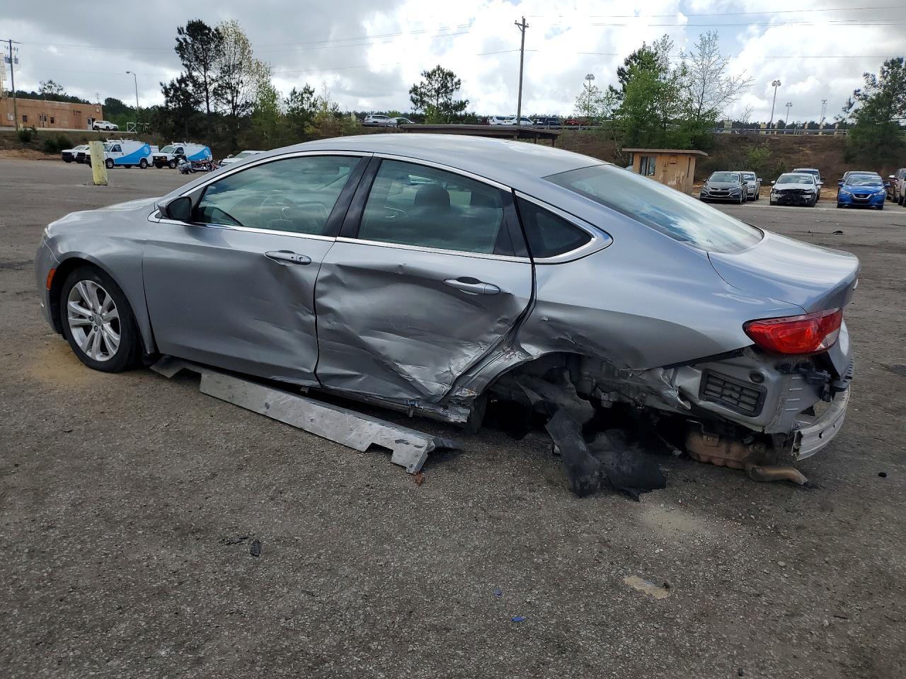 2015 Chrysler 200 Limited - Фото 2