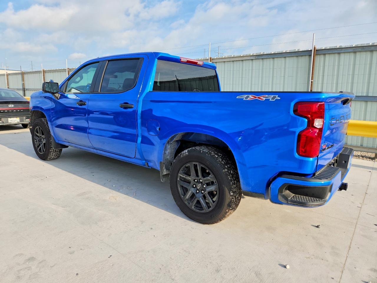 2026 Chevrolet Silverado K1500 Custom - Фото 2