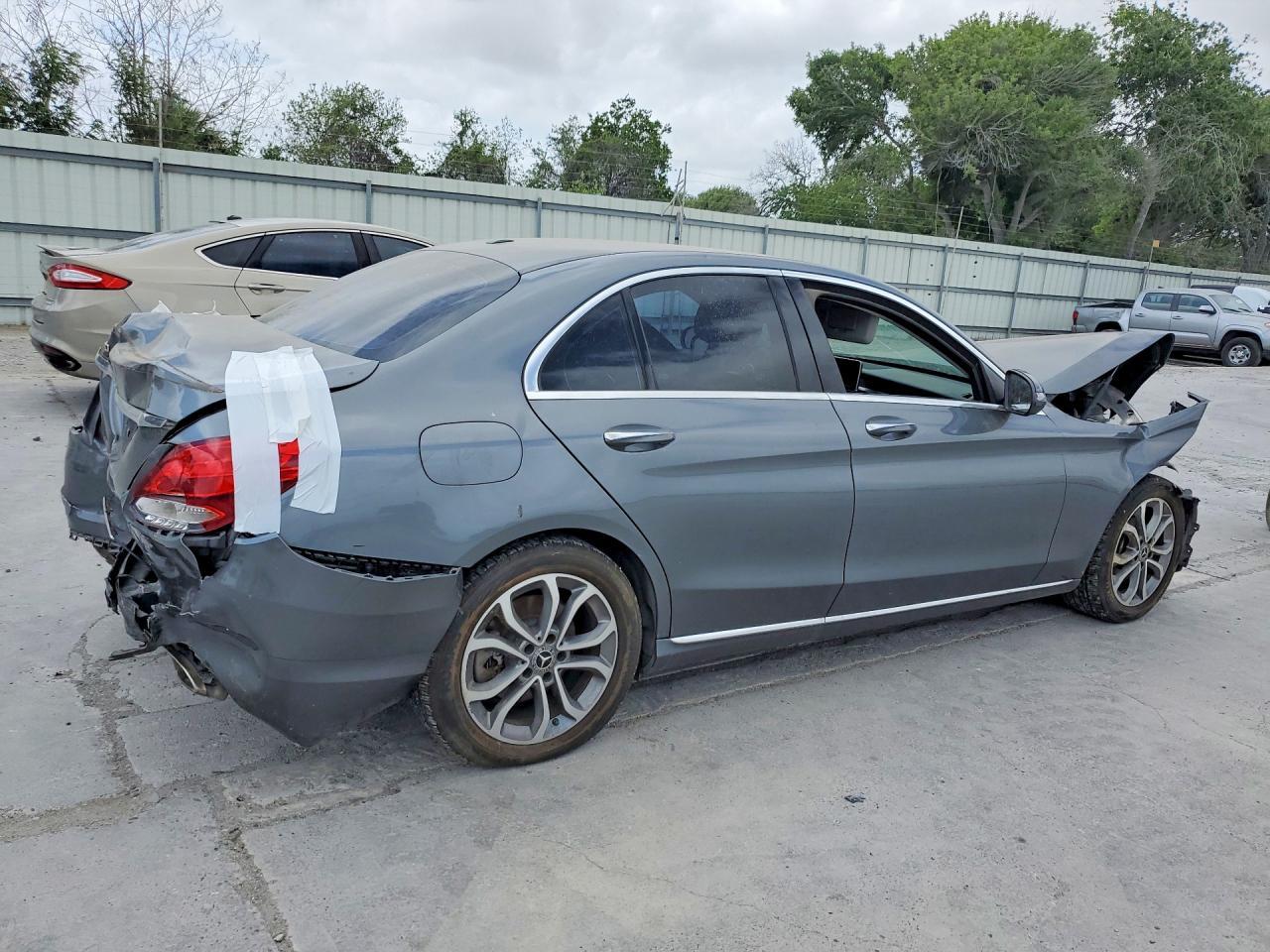 2017 Mercedes-Benz C 300 - Image 3