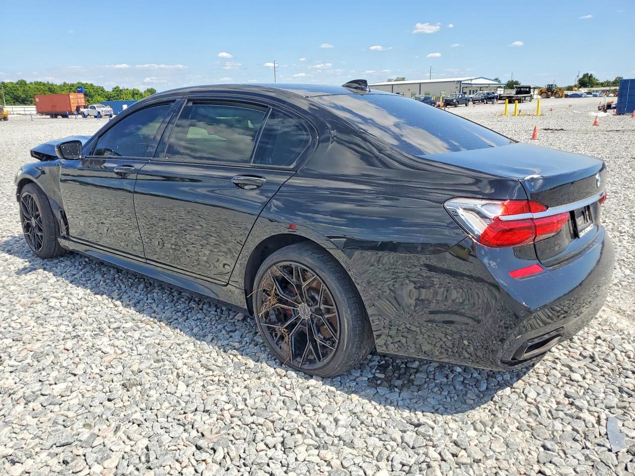 2019 BMW 740 I - Фото 2