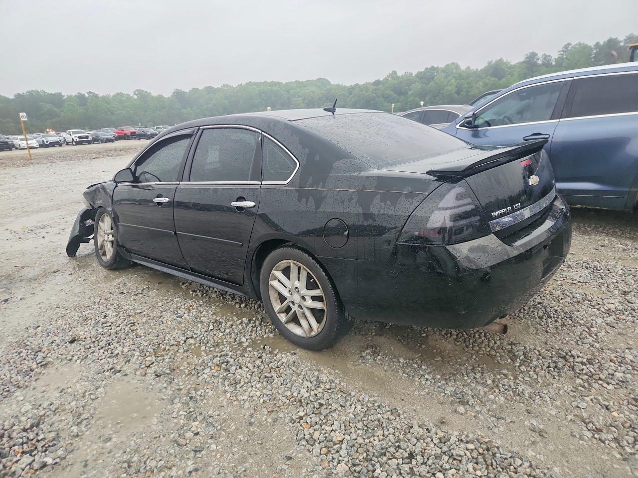 2011 Chevrolet Impala Ltz - Image 2