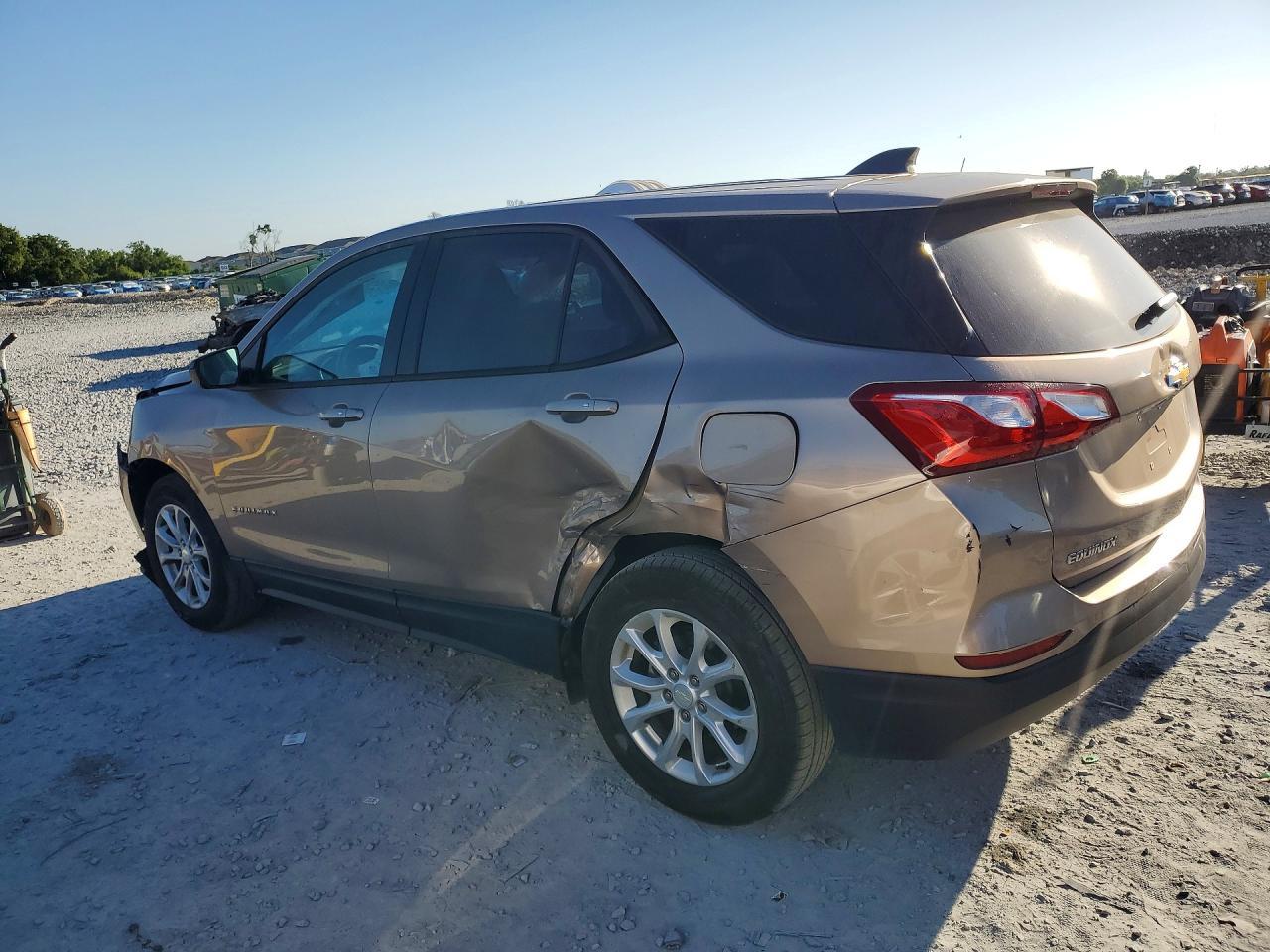 2019 Chevrolet Equinox Ls - Image 2
