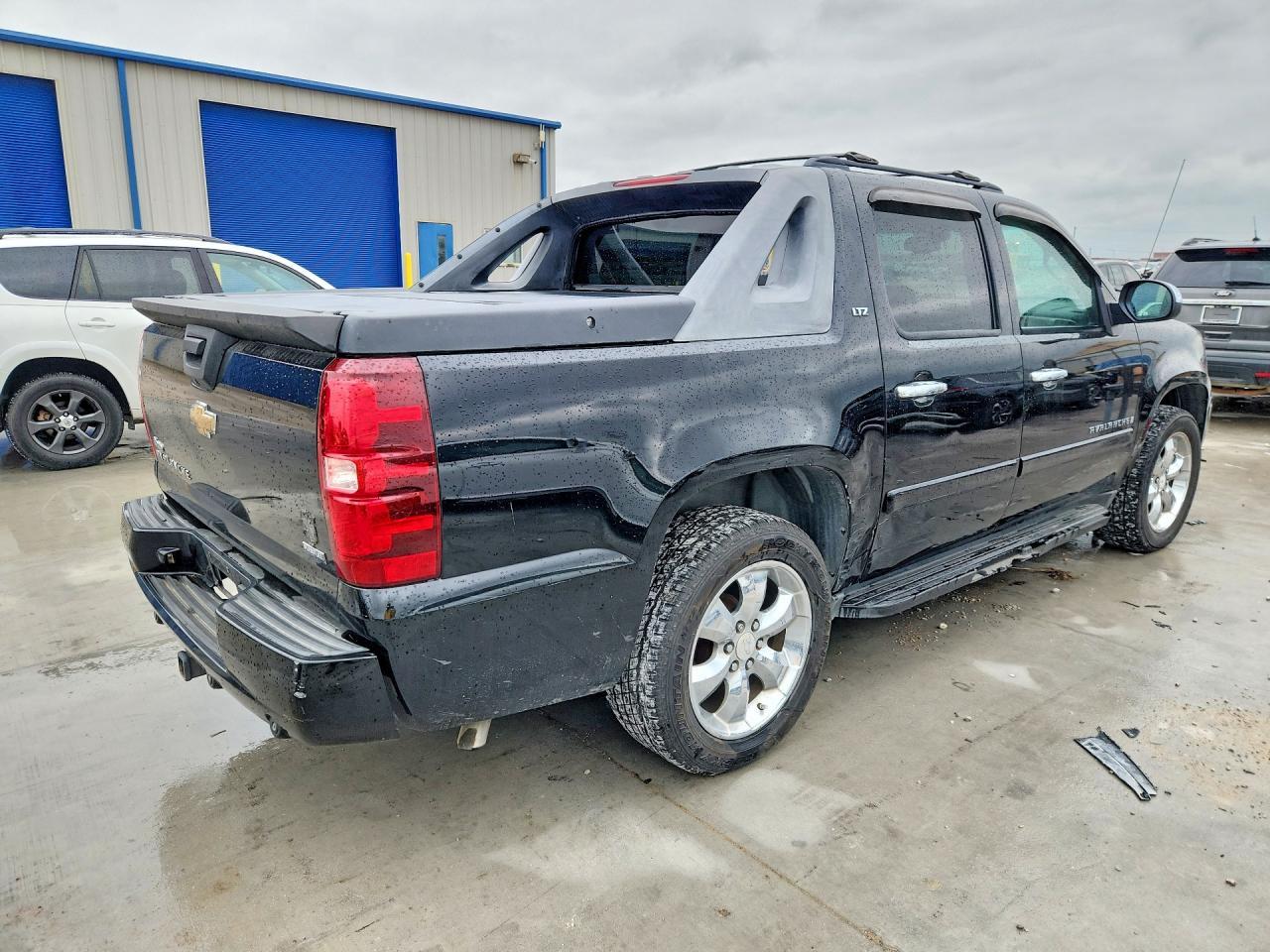 2008 Chevrolet Avalanche C1500 - Image 3