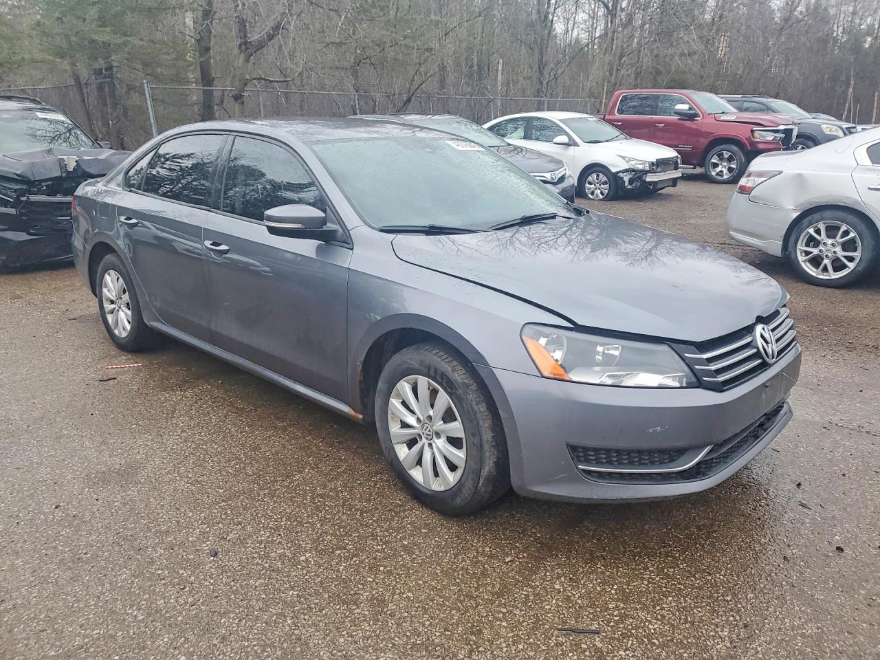 2013 Volkswagen Passat S - Фото 4