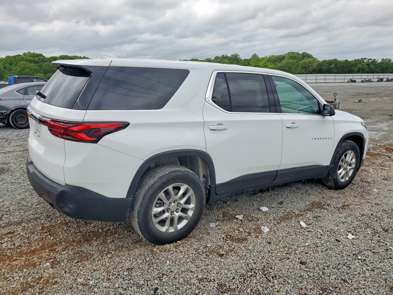 2023 Chevrolet Traverse Ls - Image 3
