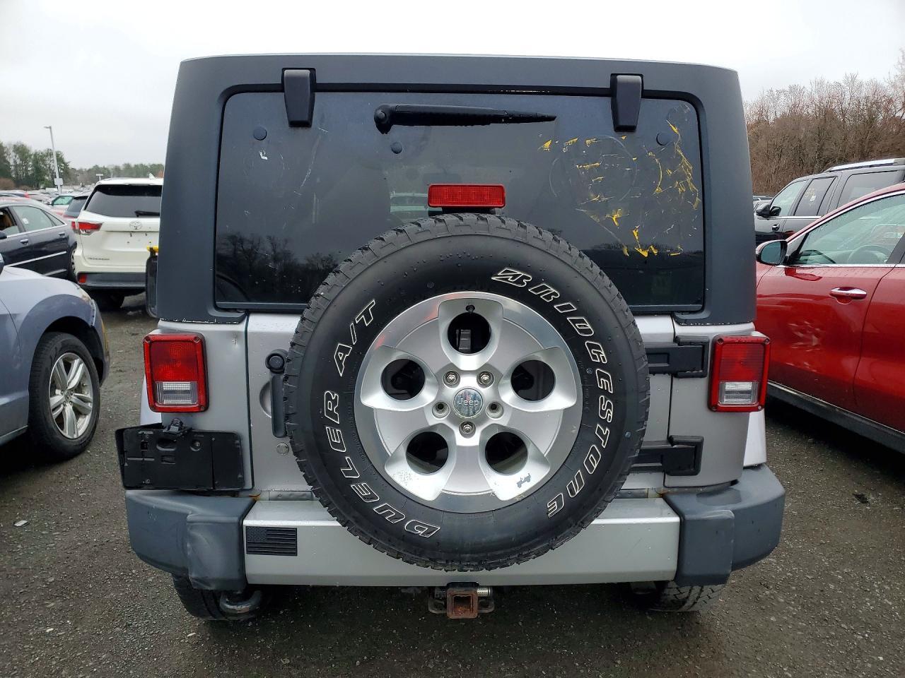 2013 Jeep Wrangler Unlimited Sahara - Image 6