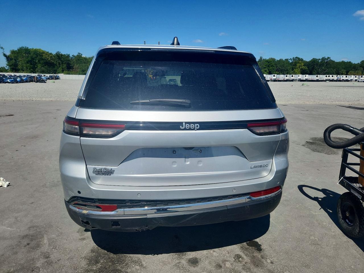 2025 Jeep Grand Cherokee Laredo - Image 6