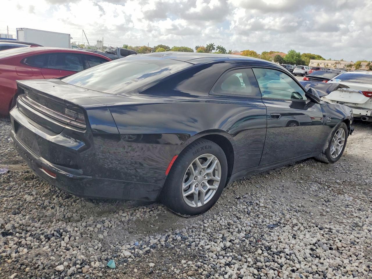 2025 Dodge Charger Daytona R - Фото 3