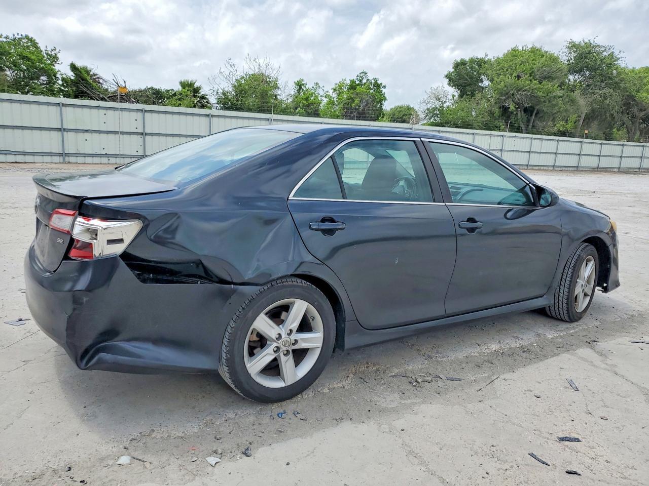 2014 Toyota Camry Se - Фото 3