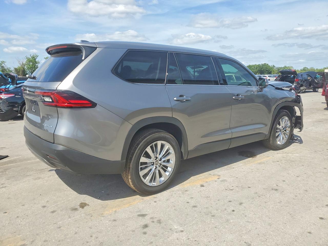 2026 Toyota Grand Highlander Platinum - Image 3