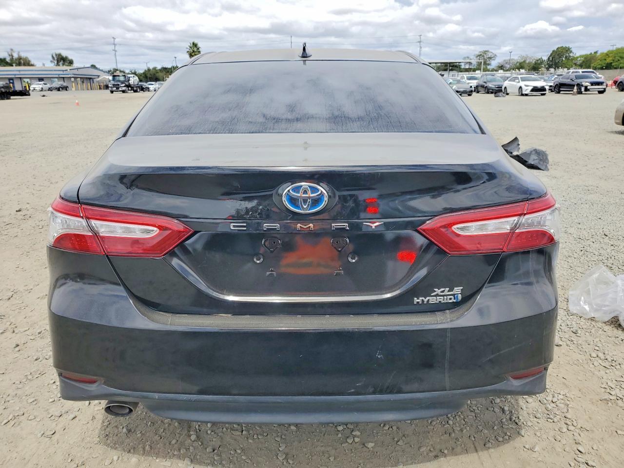 2019 Toyota Camry Hybrid Xle - Image 6