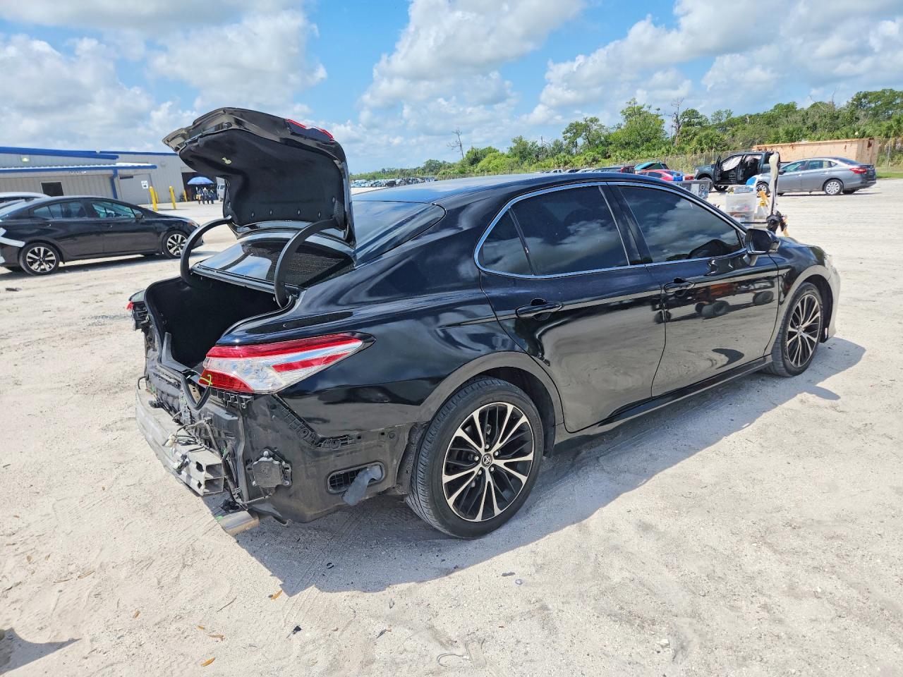 2018 Toyota Camry Xle - Image 3
