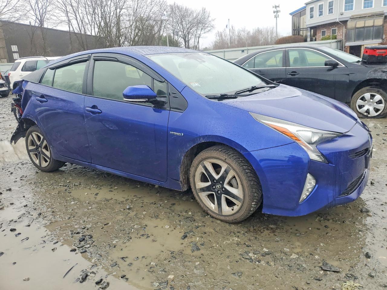 2016 Toyota Prius Three Touring - Image 4