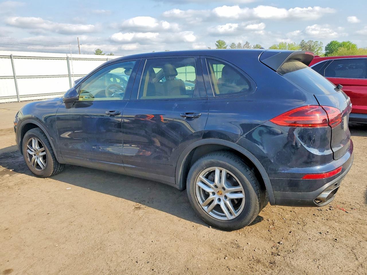 2016 Porsche Cayenne - Image 2