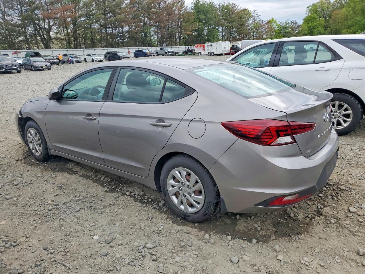 2020 Hyundai Elantra Se - Фото 2
