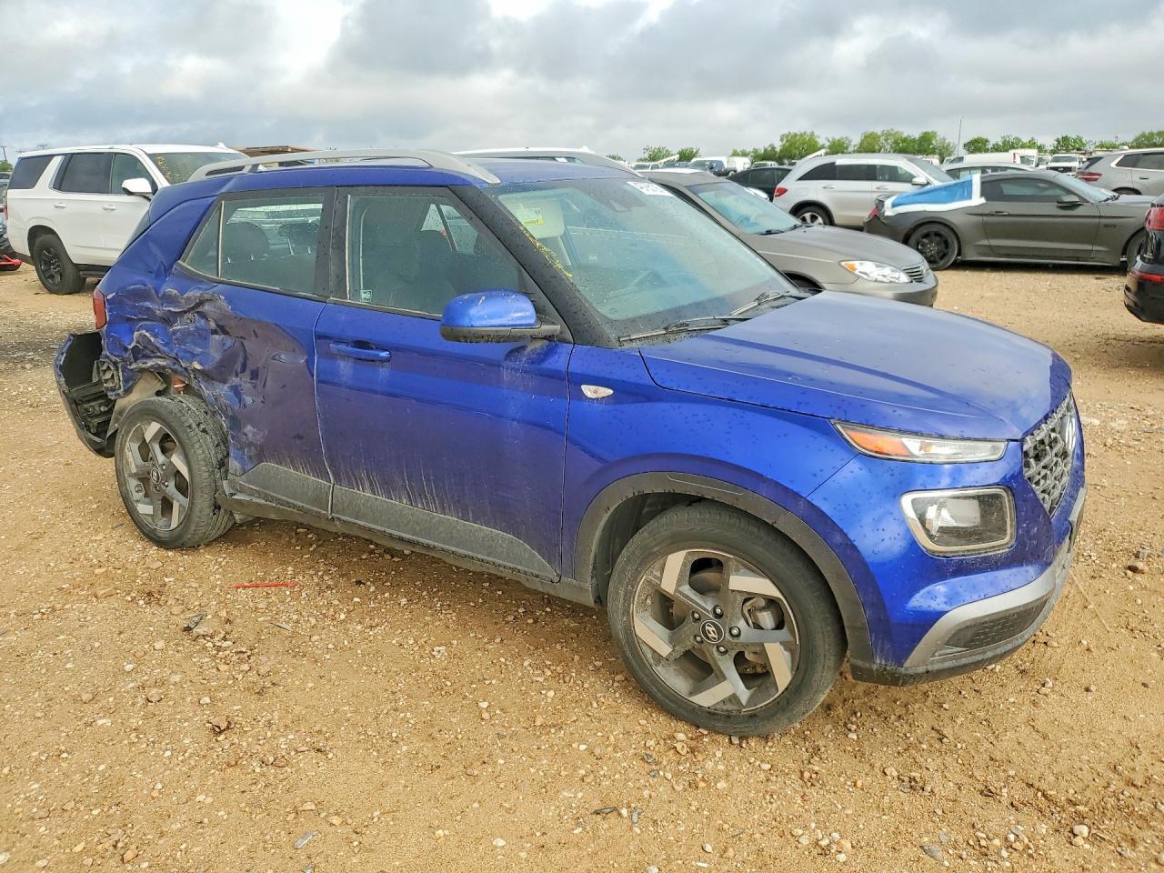 2021 Hyundai Venue Sel - Image 4