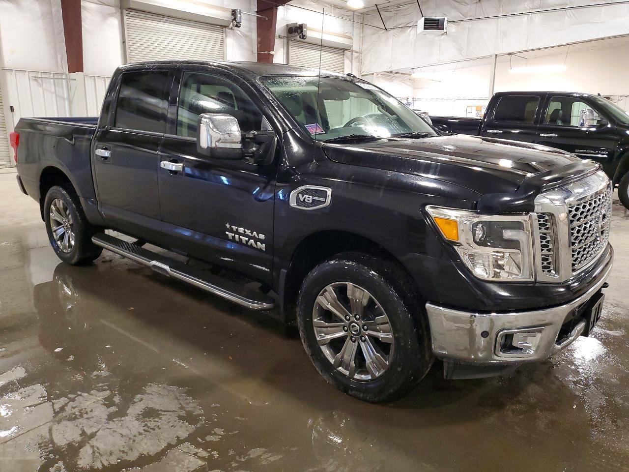 2017 Nissan Titan Sl - Image 4