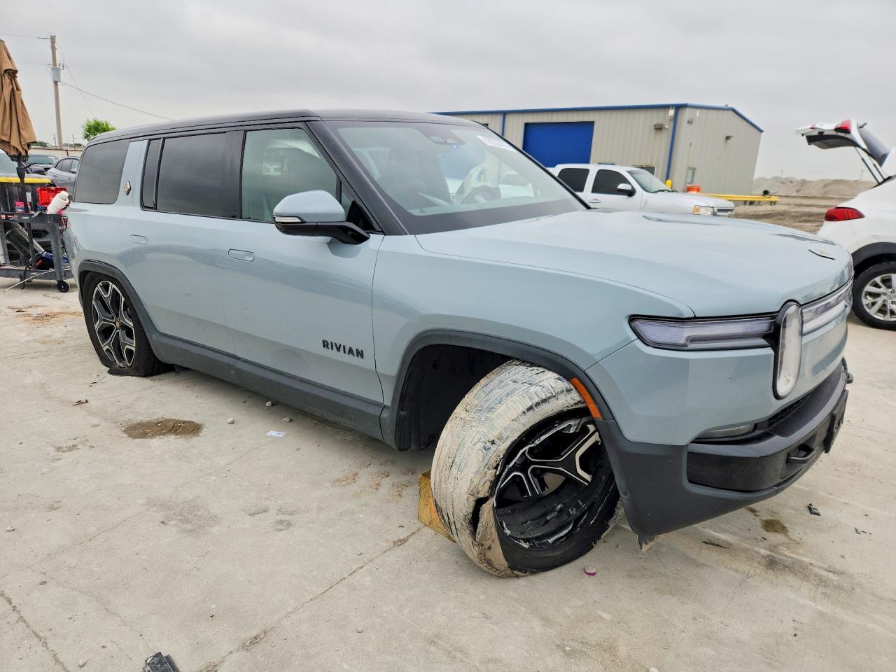 2026 Rivian R1S Adventure - Фото 4