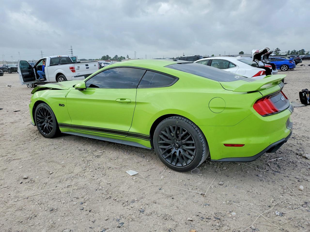 2020 Ford Mustang Gt - Фото 2