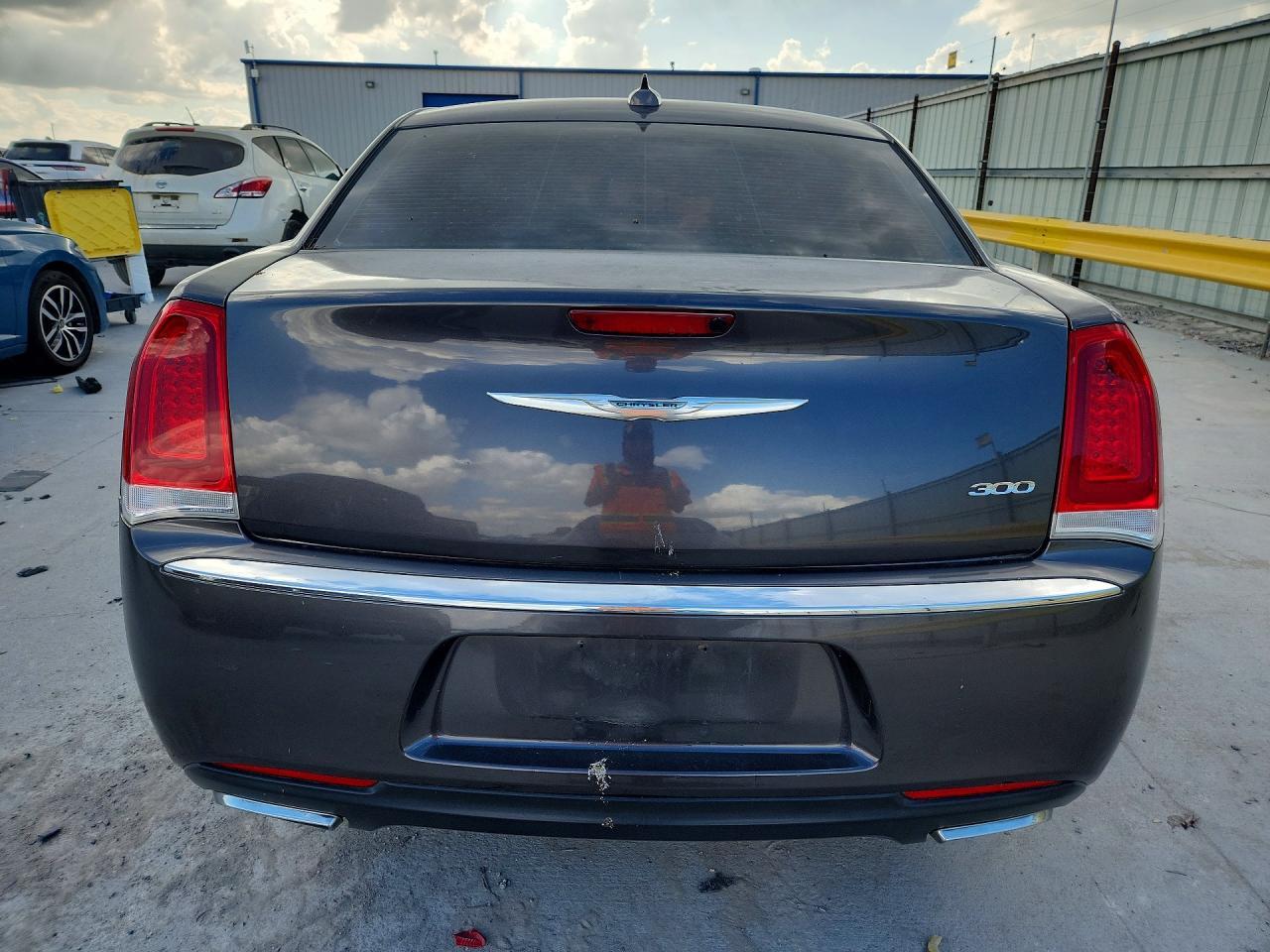 2015 Chrysler 300 Limited - Фото 6