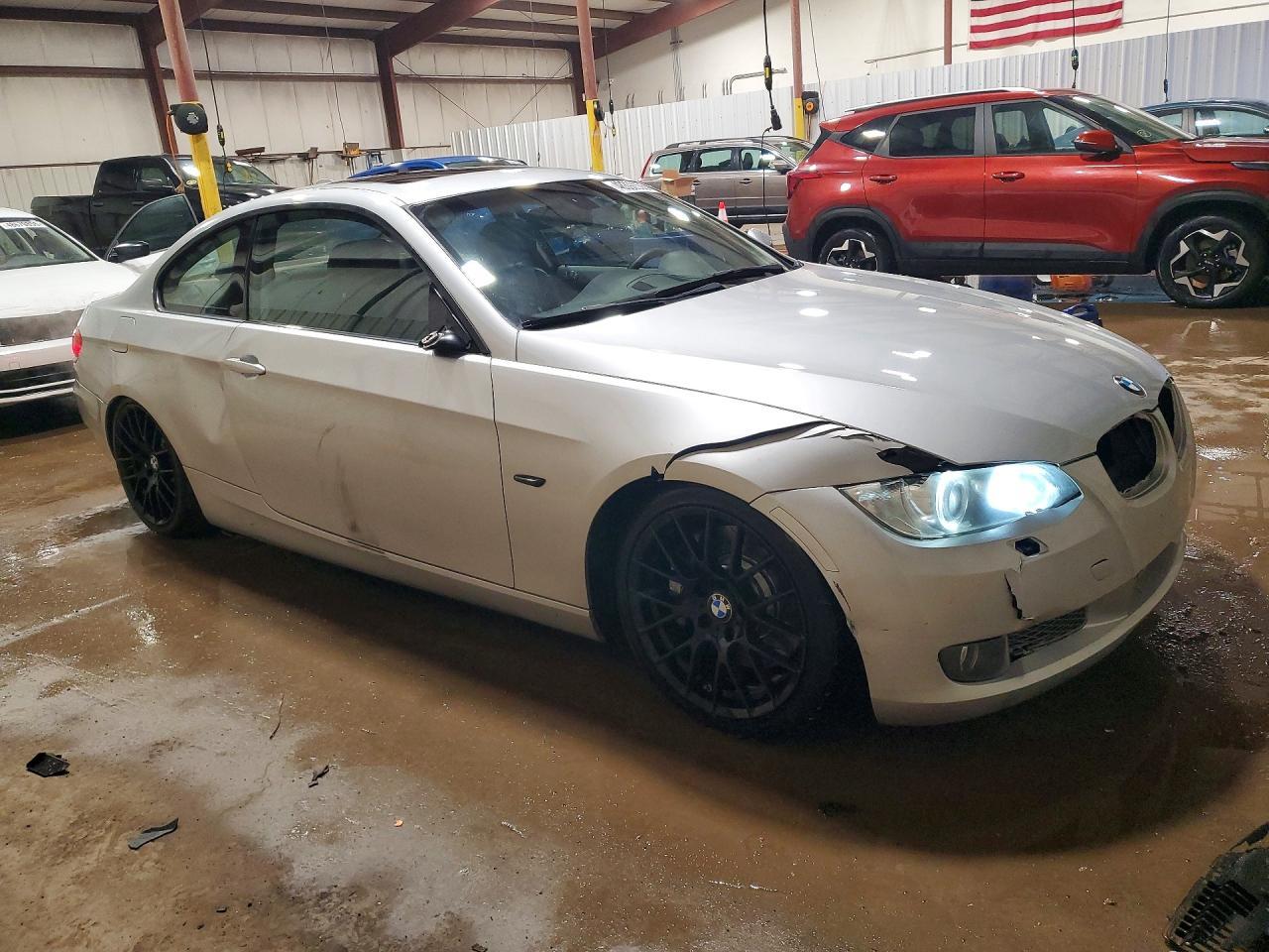 2010 BMW 335 Xi - Фото 4