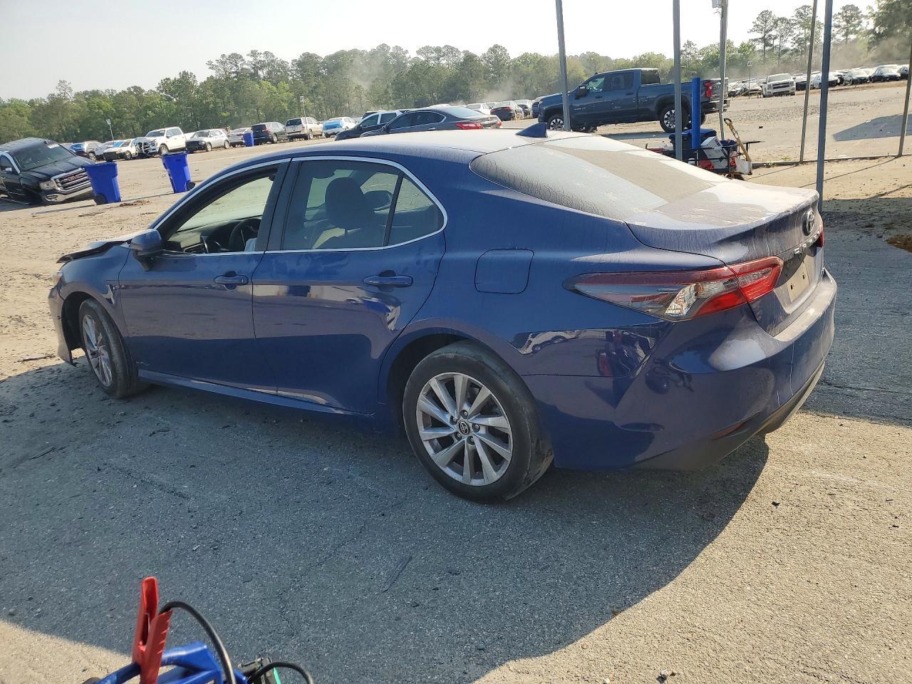 2023 Toyota Camry Le - Фото 2