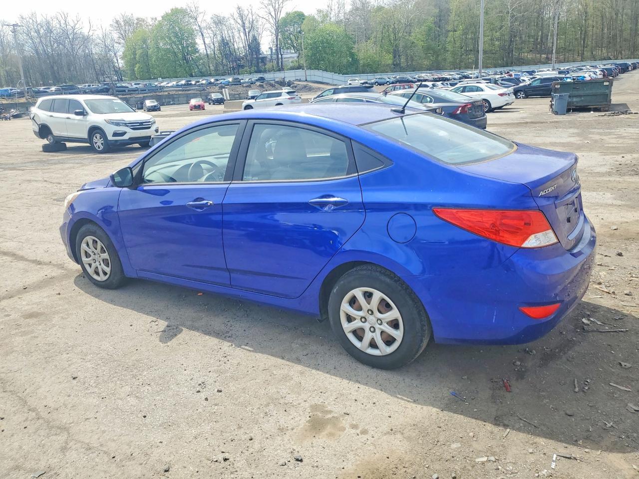 2013 Hyundai Accent - Фото 2