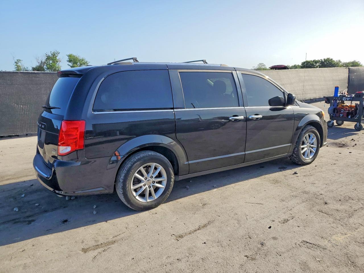 2018 Dodge Grand Caravan Sxt - Image 3