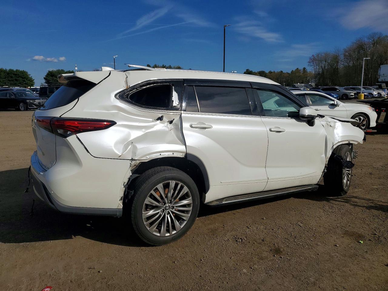 2021 Toyota Highlander Platinum - Фото 3