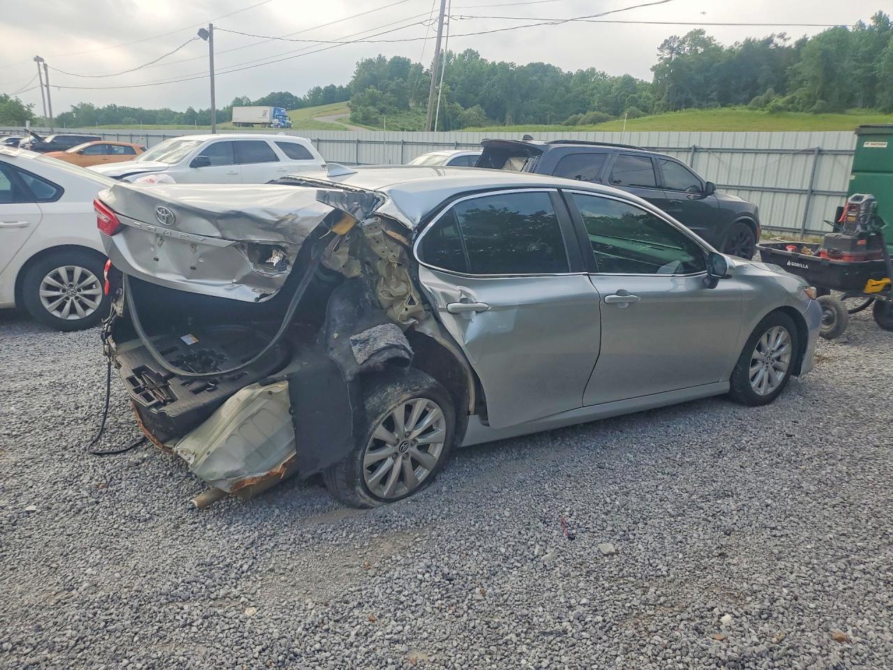 2019 Toyota Camry Le - Фото 3