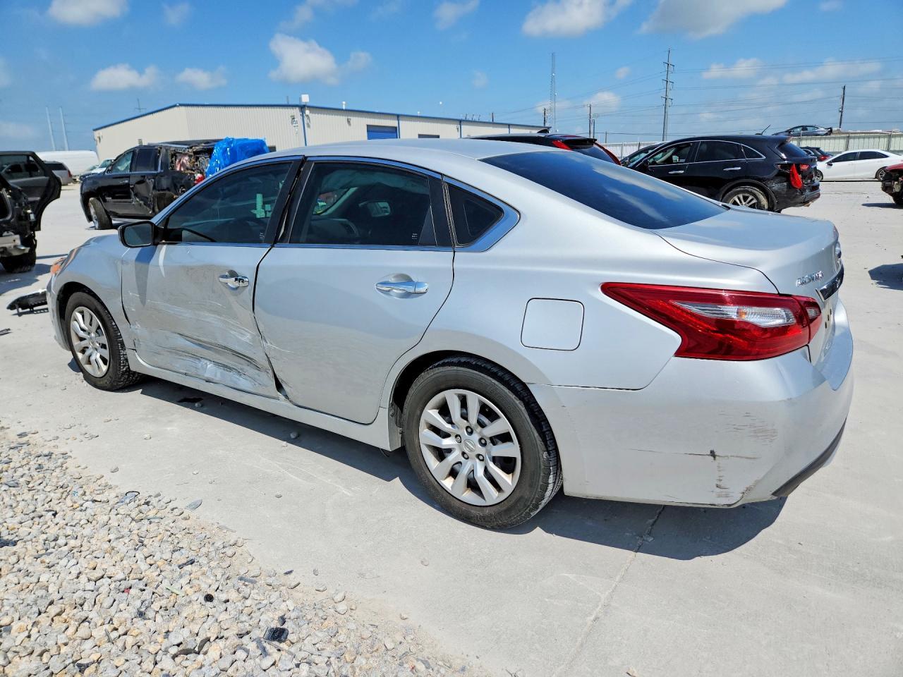 2018 Nissan Altima 2.5 S - Фото 2