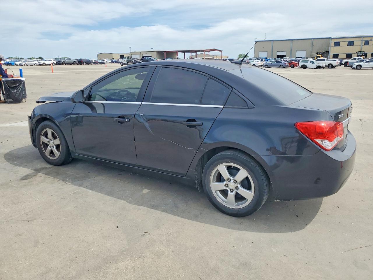 2014 Chevrolet Cruze Lt - Image 2