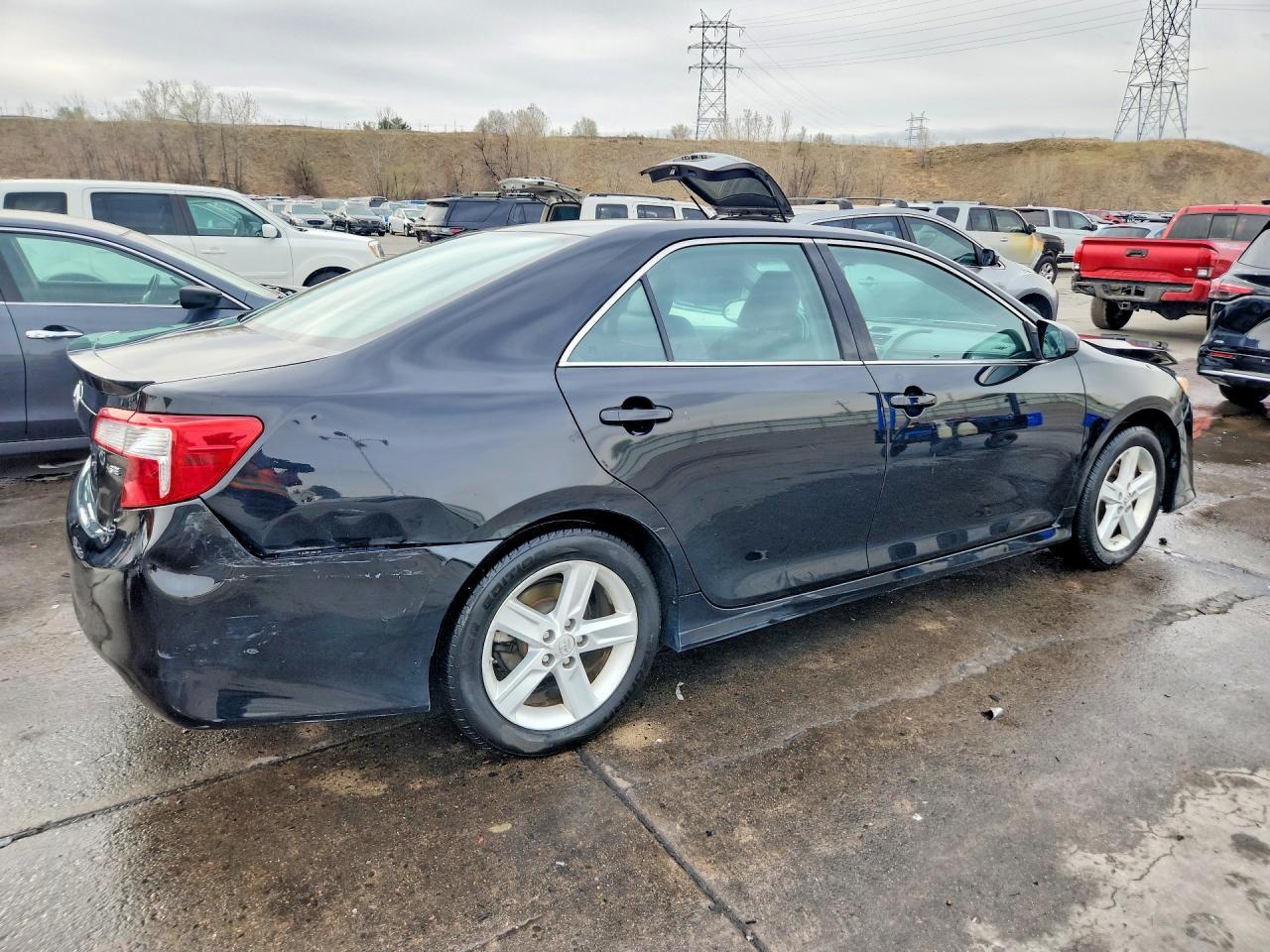 2014 Toyota Camry Se - Image 3