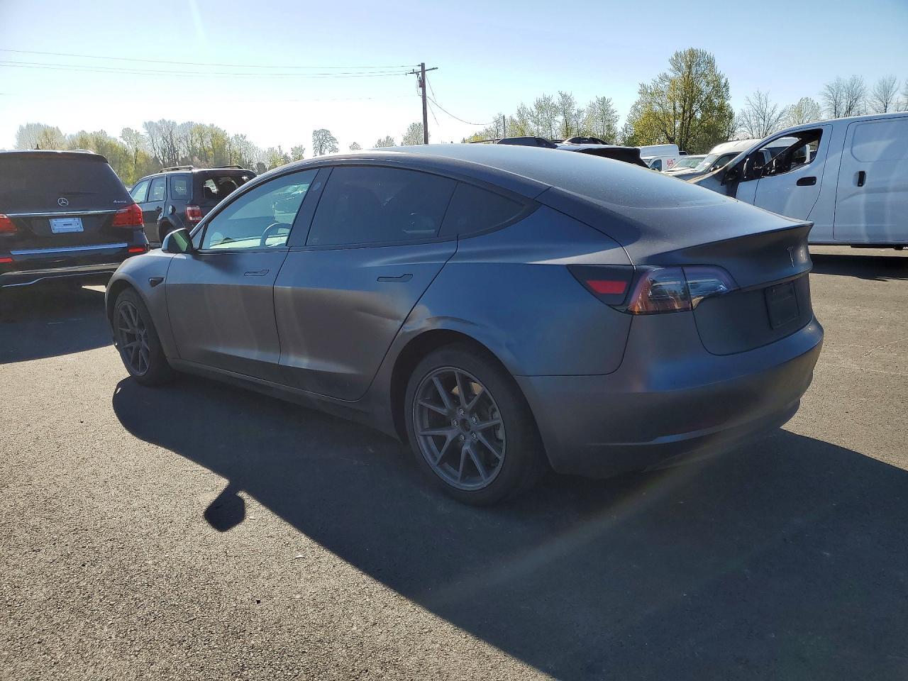 2023 Tesla Model 3 - Фото 2
