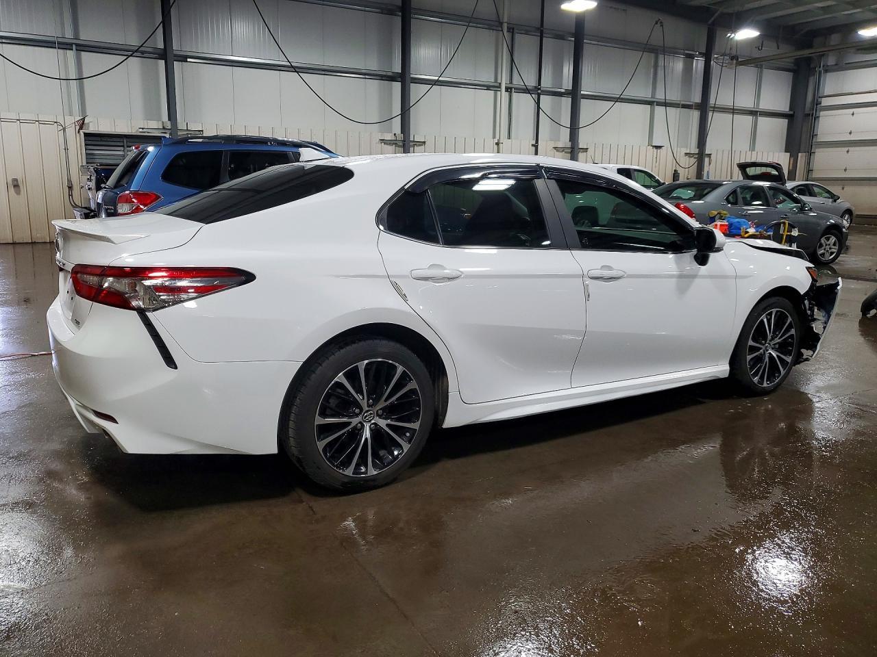 2018 Toyota Camry Se - Image 3