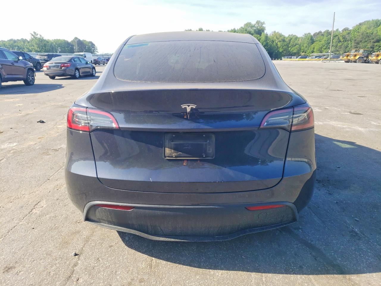 2025 Tesla Model Y - Фото 6