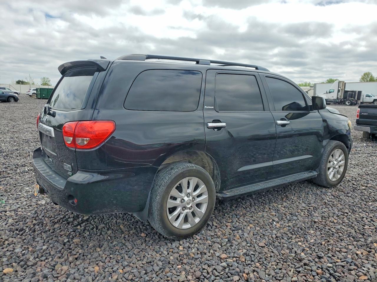 2010 Toyota Sequoia Platinum - Фото 3