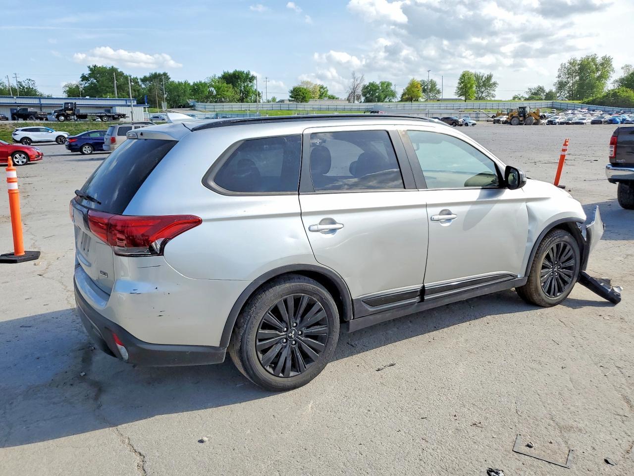 2020 Mitsubishi Outlander Se - Фото 3