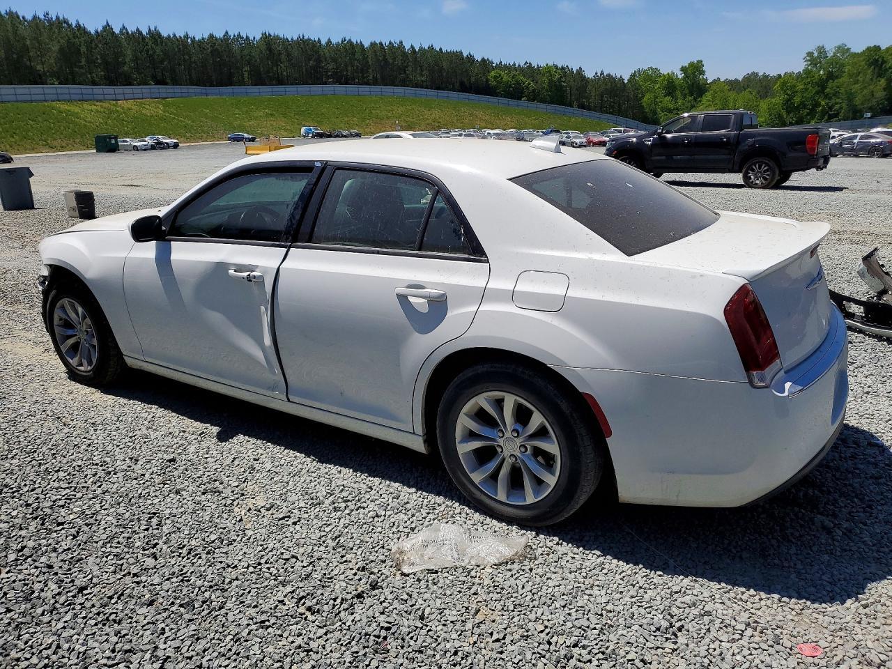 2016 Chrysler 300 Limited - Фото 2