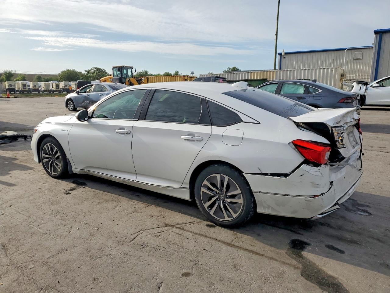2019 Honda Accord Touring Hybrid - Image 2