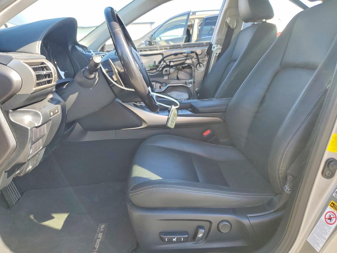 2016 Lexus Is 200T - Фото 7