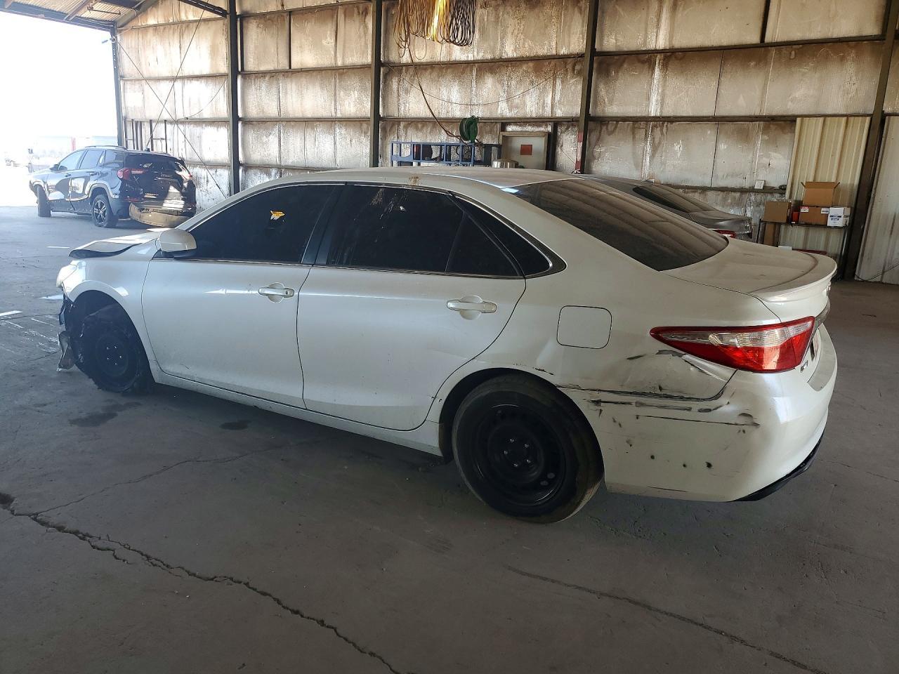 2017 Toyota Camry Se - Фото 2