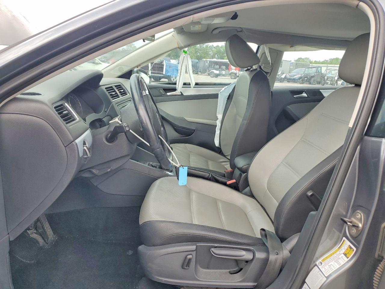2013 Volkswagen Jetta Hybrid - Image 7