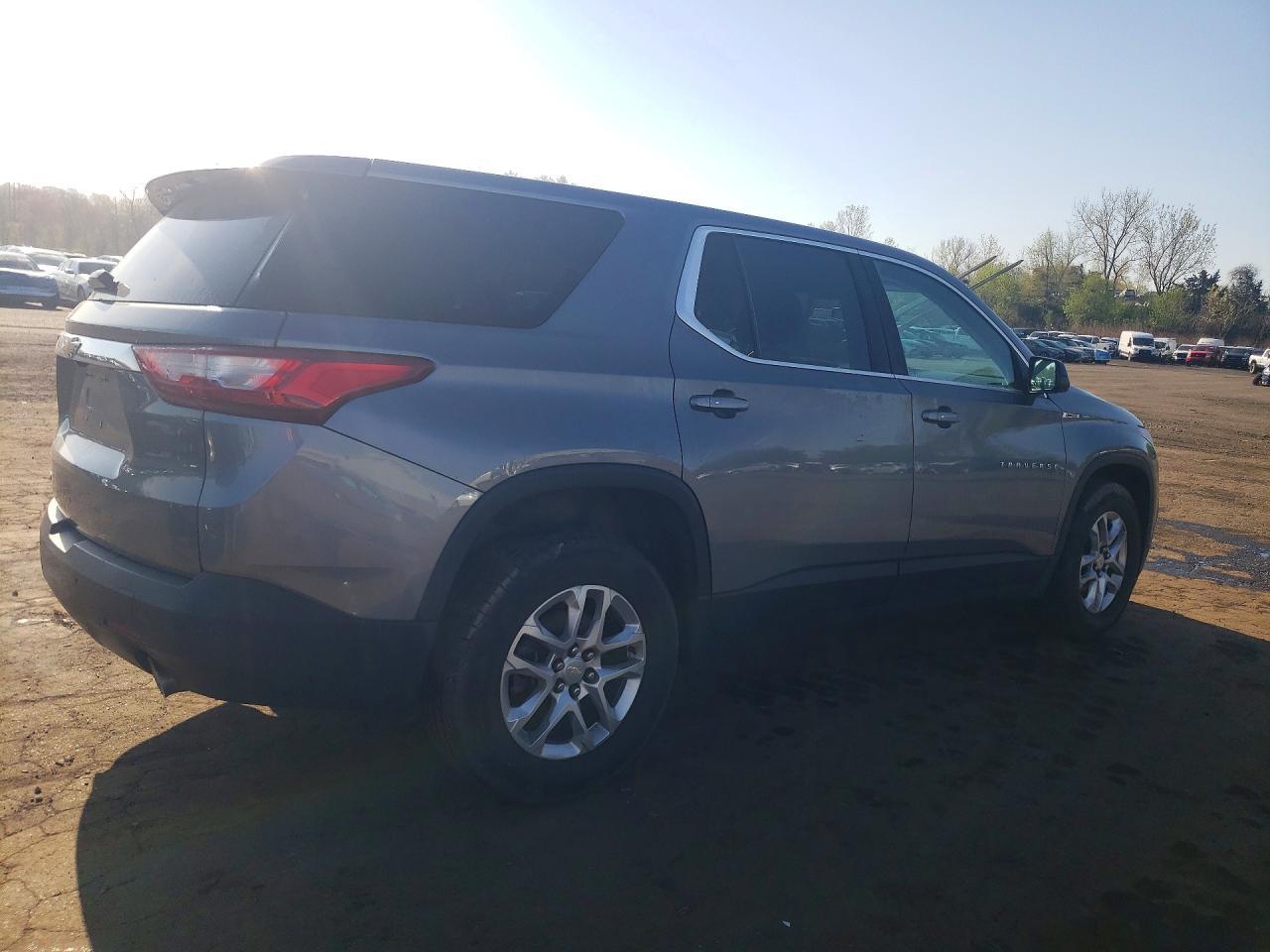 2021 Chevrolet Traverse Ls - Image 3