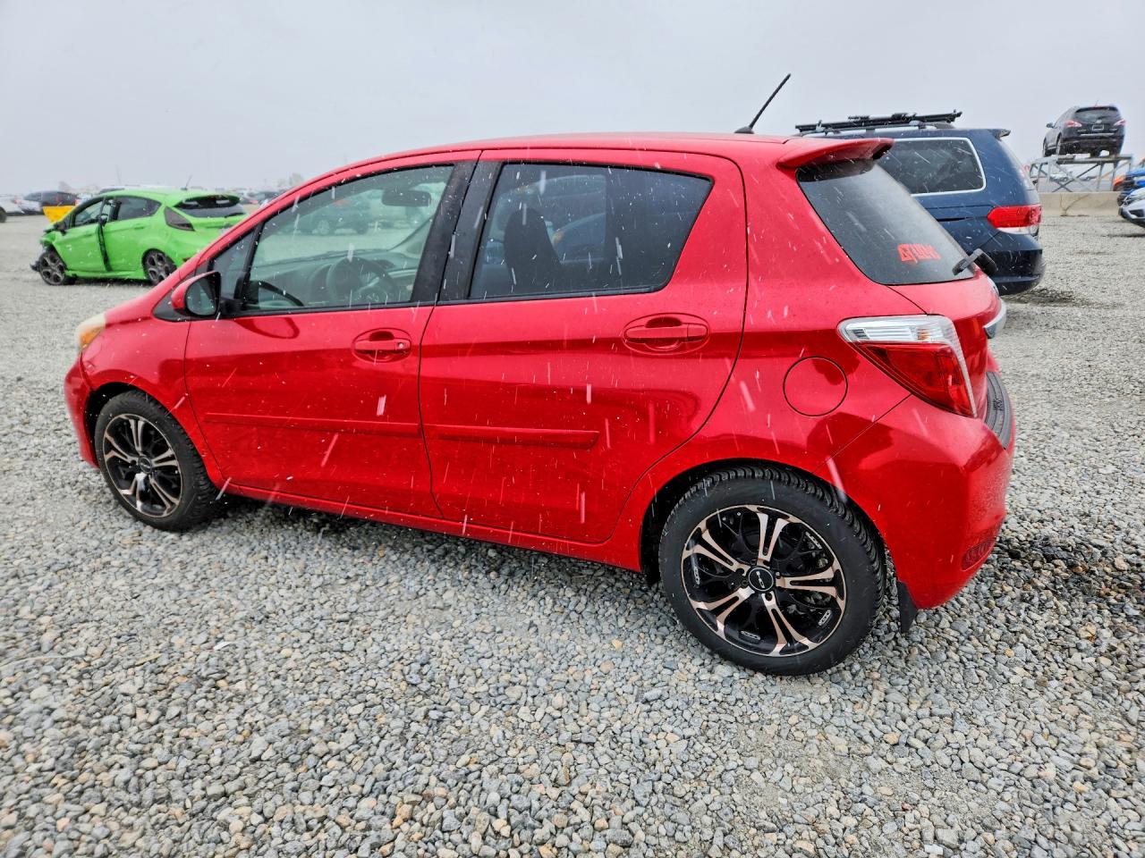 2014 Toyota Yaris 5-Door Le - Фото 2