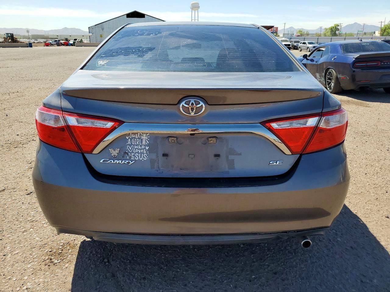 2016 Toyota Camry Se - Фото 6