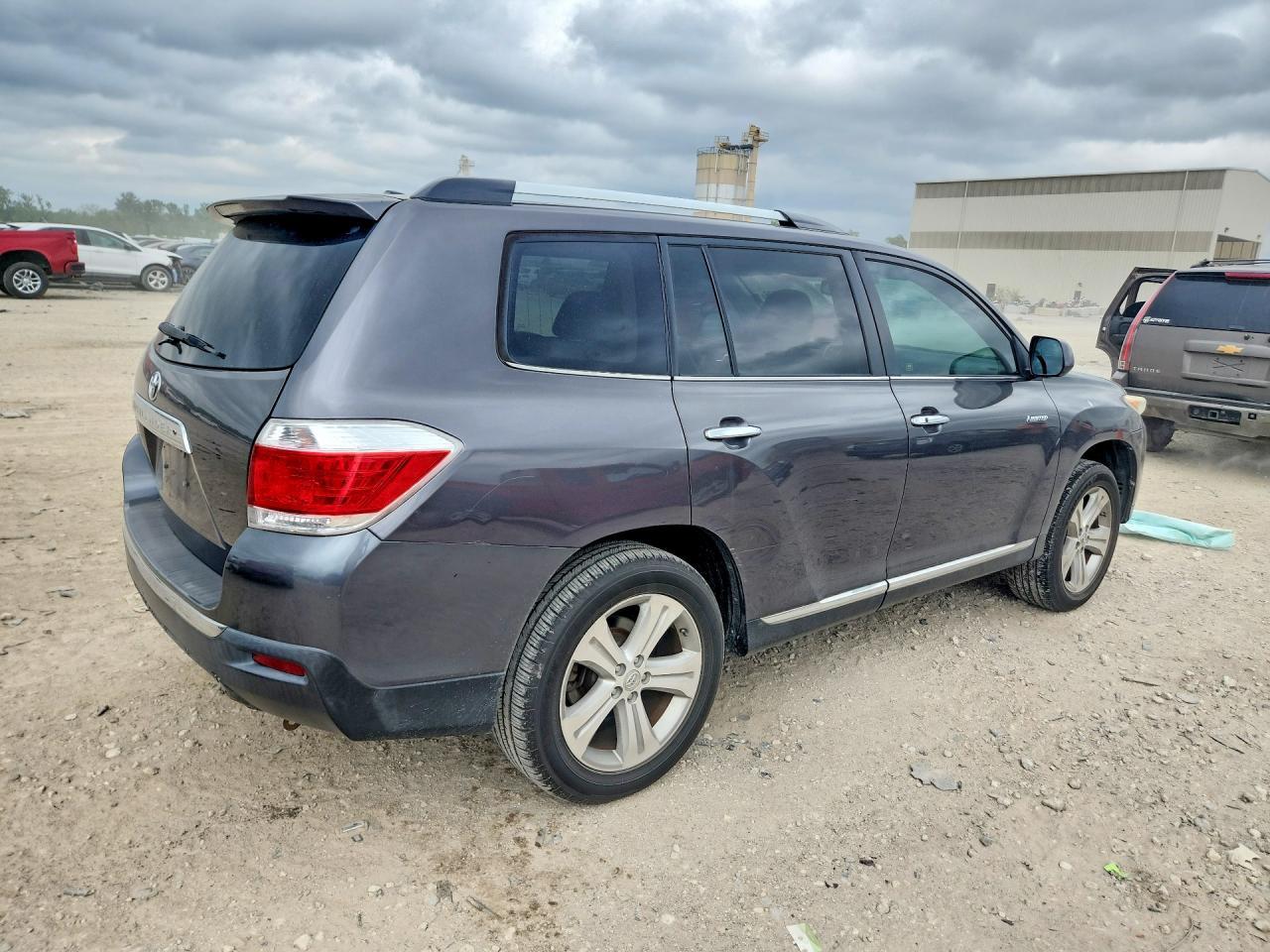 2013 Toyota Highlander Limited - Image 3
