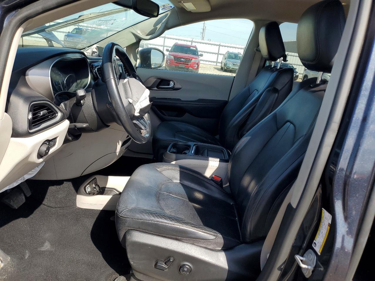 2020 Chrysler Pacifica Touring L - Image 7